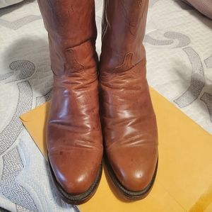 Luchesse womans boots